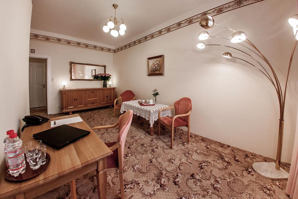 Palazzo Adler Bed & Breakfast Swarzedz Luaran gambar